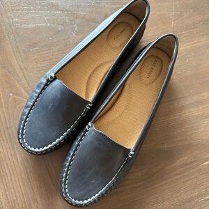 Lands’ End Black Leather Loafers Timeless Comfort Driving Flats Size 9.5